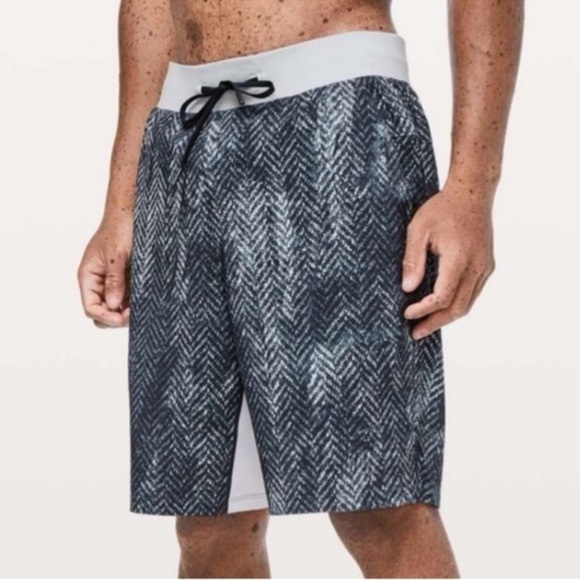 ❤️ Lululemon Pace Breaker Short *9" Black and Gray Patterned M - Picture 1 of 11